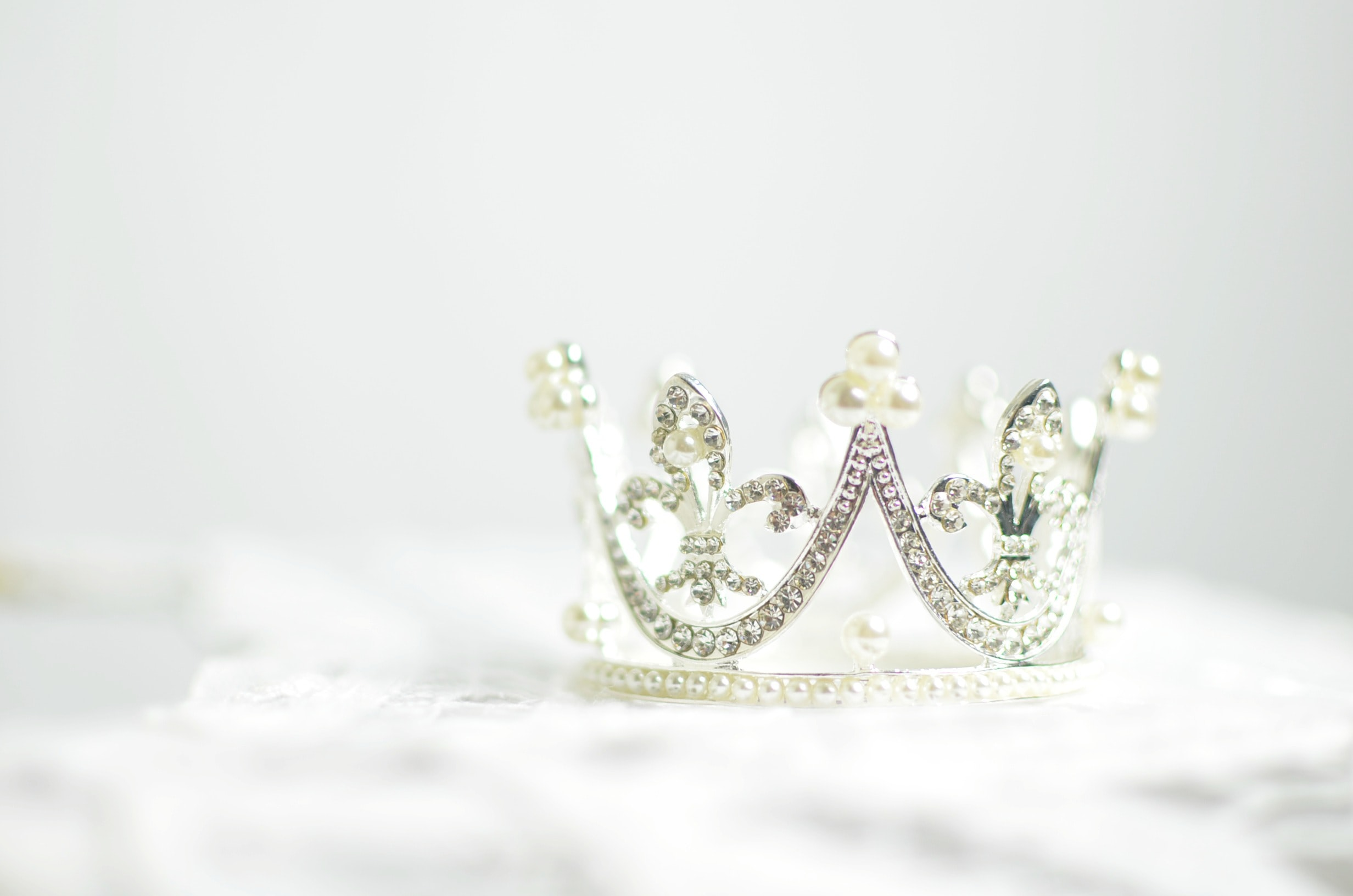 What Perfume Does the Queen Wear?