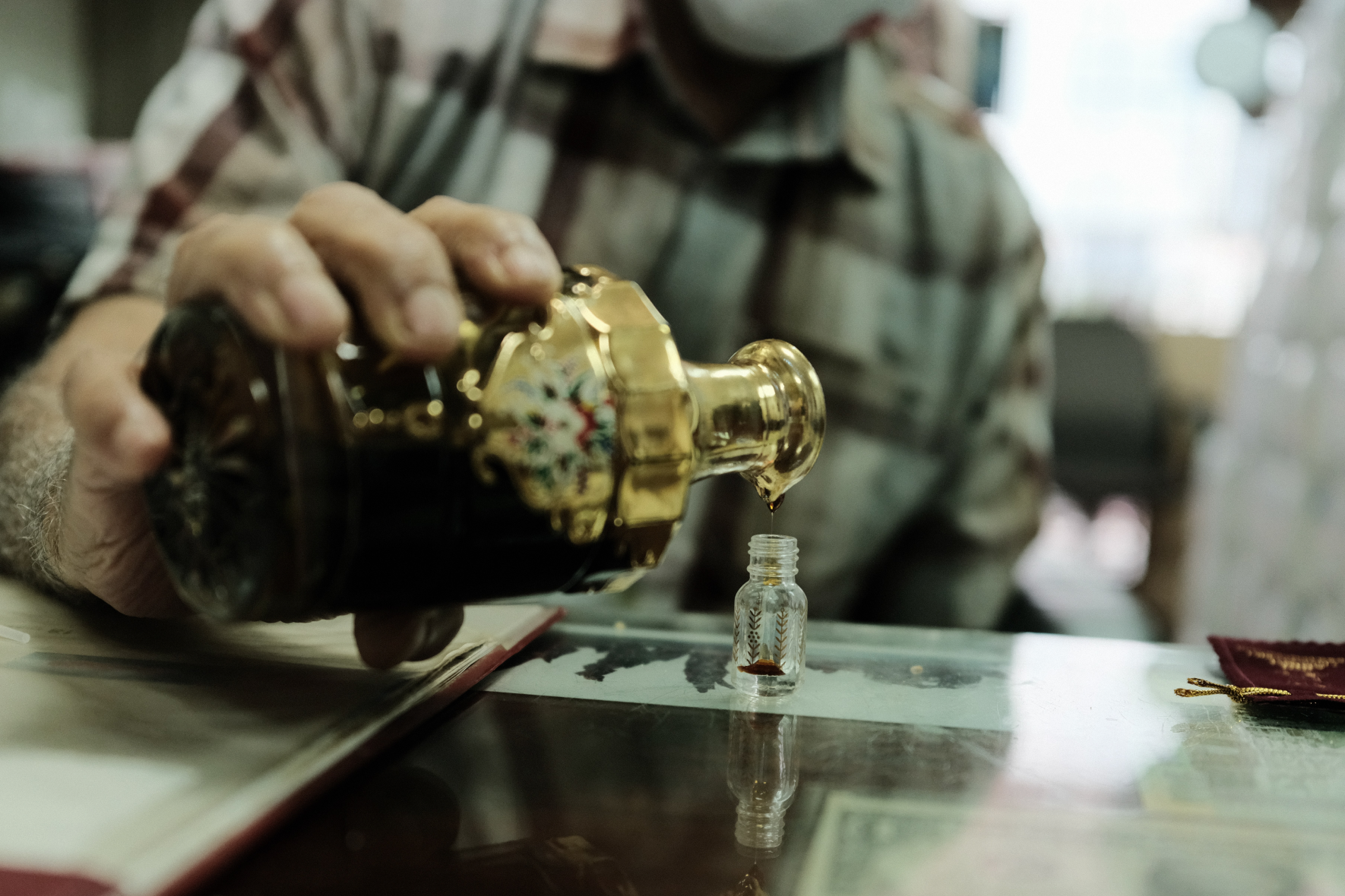 What Is Oud (Oudh) Perfume? And Why Is It Expensive?