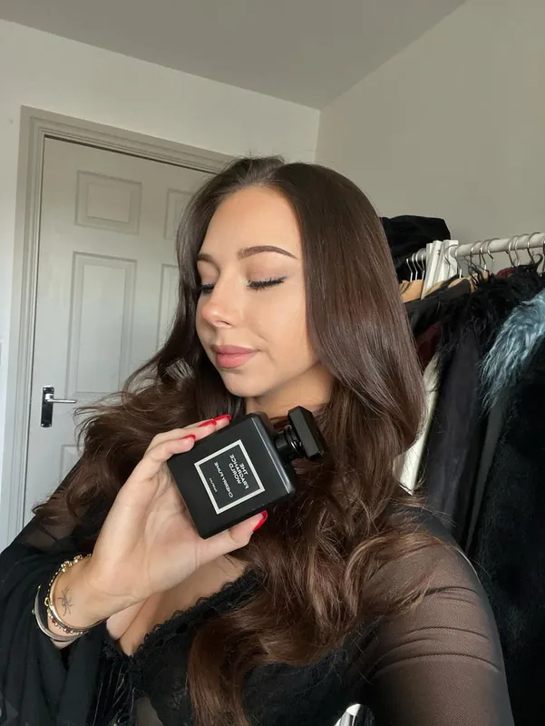 Customer smelling TFW